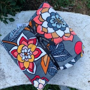 Vera Bradley | 🌸🌼 NWT flower blanket